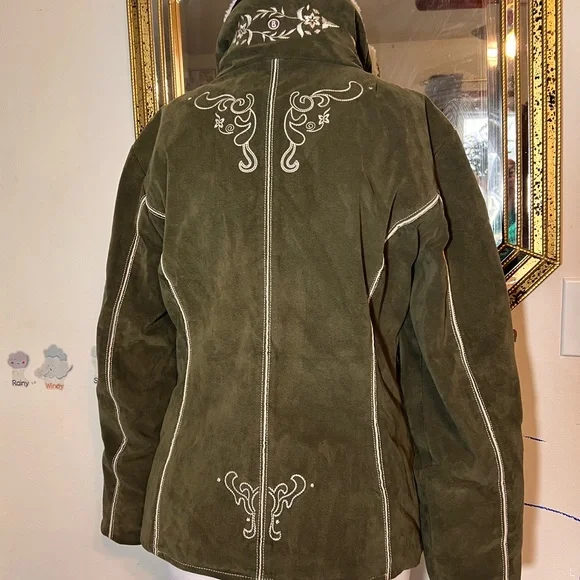 Vintage Bogner Olive Green Women's Ski Jacket with White Embroidery - Picture 3 of 16